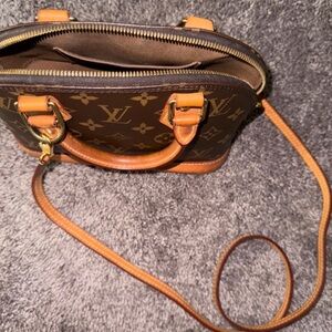 Authentic Women’s Louis Vuitton Bag